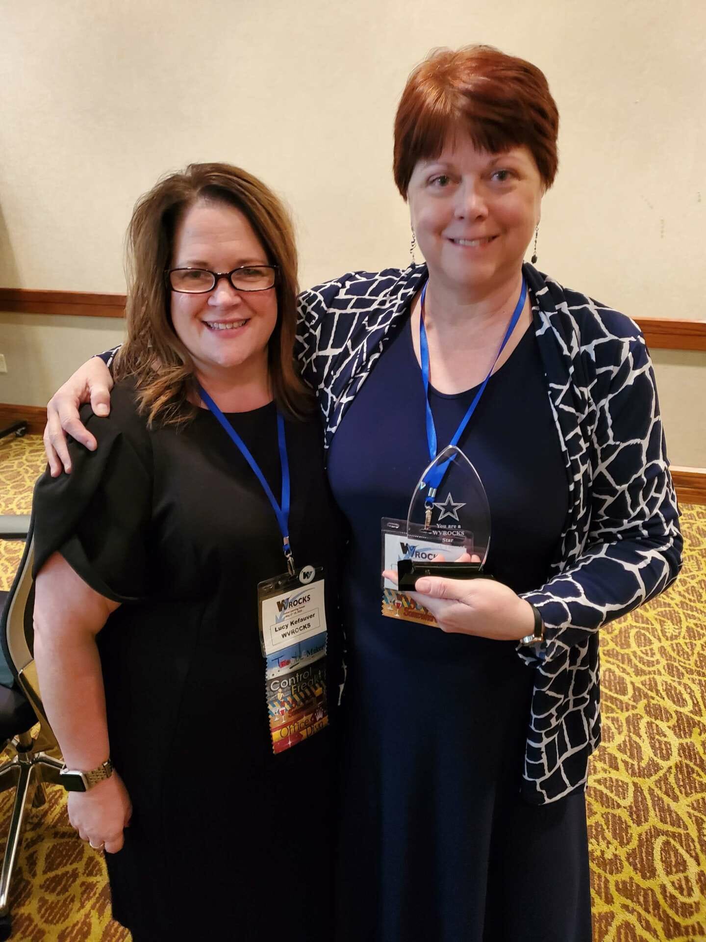 Photo of Beth Thomas holding award with Lucy Kefauver, director of online learning at WVROCKS.