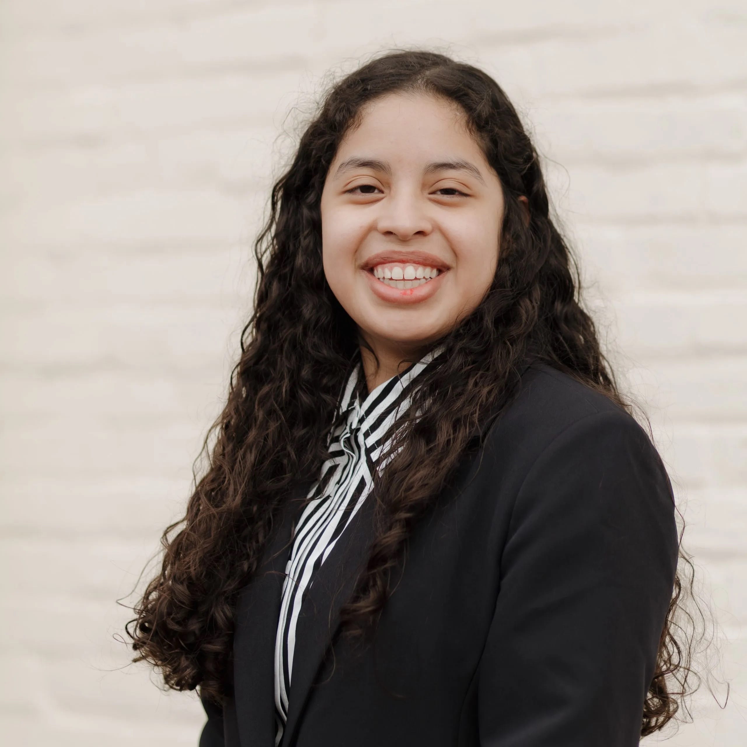 Headshot of Mirian Hernandez.